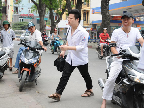 Thí sinh này đến 7h10' mới vội vã tới hội đồng thi