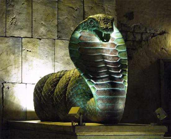 Ông chủ của sòng bạc Sands, “vua” sòng bạc Sheldon Adelson, một tỷ phú Mỹ, đã tuyên bố sẽ xây dựng một phiên bản của dải Las Vegas trên một đảo nhân tạo nằm giữa hai hòn đảo của Macau. 