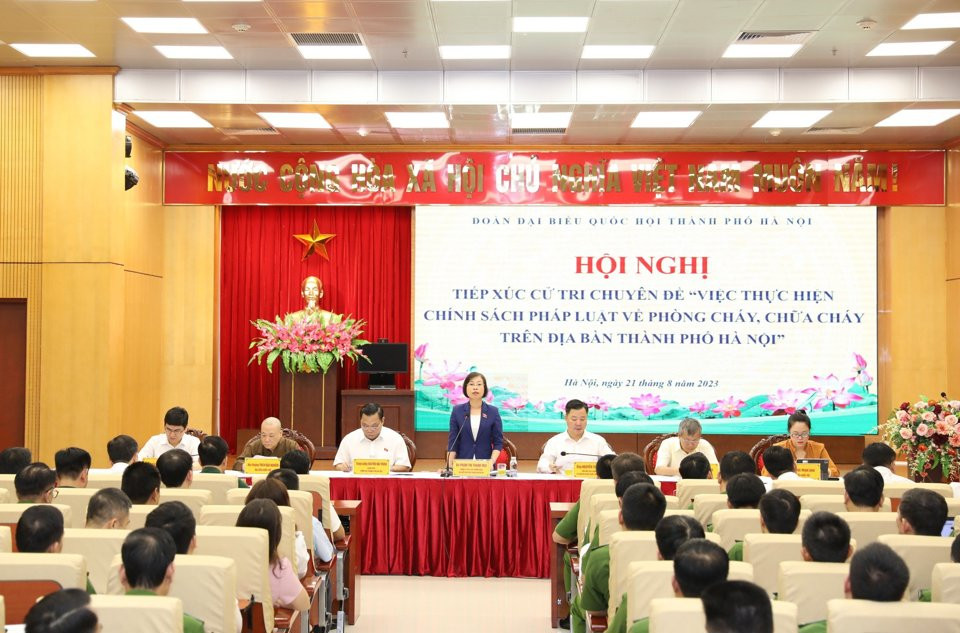 Toàn cảnh hội nghị tiếp xúc cử tri ngày 21/8 Toàn cảnh hội nghị tiếp xúc cử tri ngày 21/8