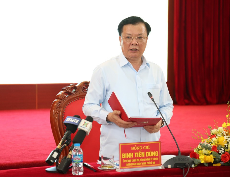 Bí thư Thành ủy Hà Nội Đinh Tiến Dũng phát biểu tại buổi giao ban Bí thư Thành ủy Hà Nội Đinh Tiến Dũng phát biểu tại buổi giao ban