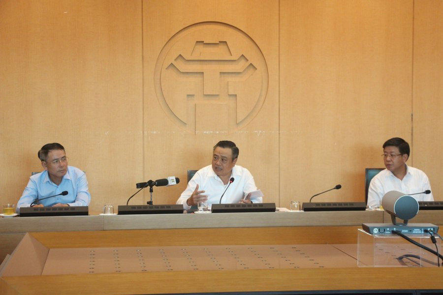 Chủ tịch UBND TP. Hà Nội Trần Sỹ Thanh phát biểu tại cuộc họp Chủ tịch UBND TP. Hà Nội Trần Sỹ Thanh phát biểu tại cuộc họp