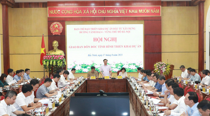 Bí thư Thành ủy Hà Nội Đinh Tiến Dũng chủ trì hội nghị ngày 17/8