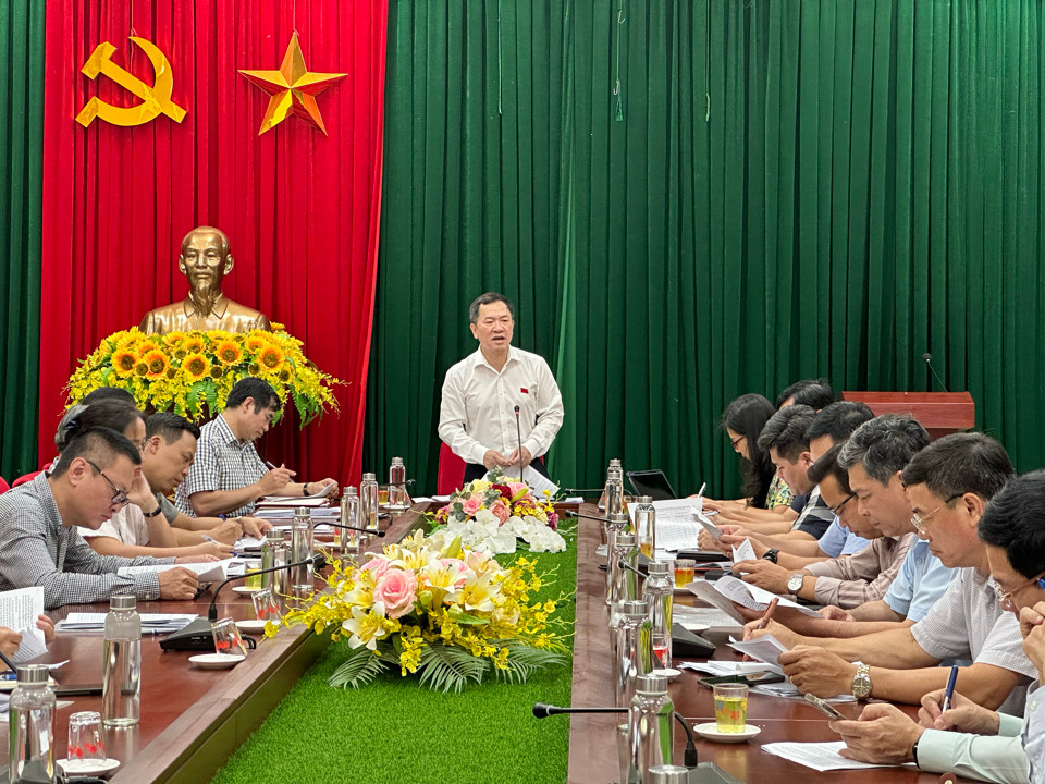 Trưởng ban Đô thị HĐND thành phố Đàm Văn Huân phát biểu tại buổi làm việc của Đoàn giám sát với lãnh đạo huyện Ứng Hòa. Trưởng ban Đô thị HĐND thành phố Đàm Văn Huân phát biểu tại buổi làm việc của Đoàn giám sát với lãnh đạo huyện Ứng Hòa.