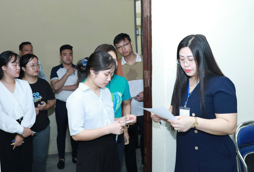 Các thí sinh tham dự kỳ thi tuyển công chức, viên chức năm 2023