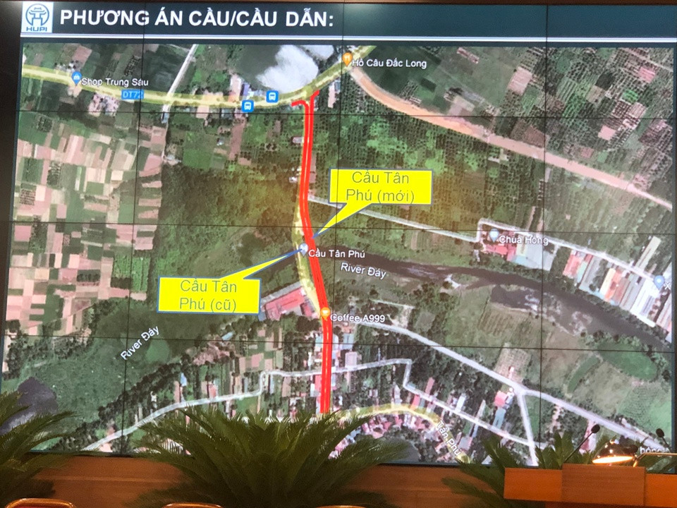 Chỉ dẫn đường đỏ cầu Tân Phú bắc qua sông Đáy, địa phận qua huyện Quốc Oai