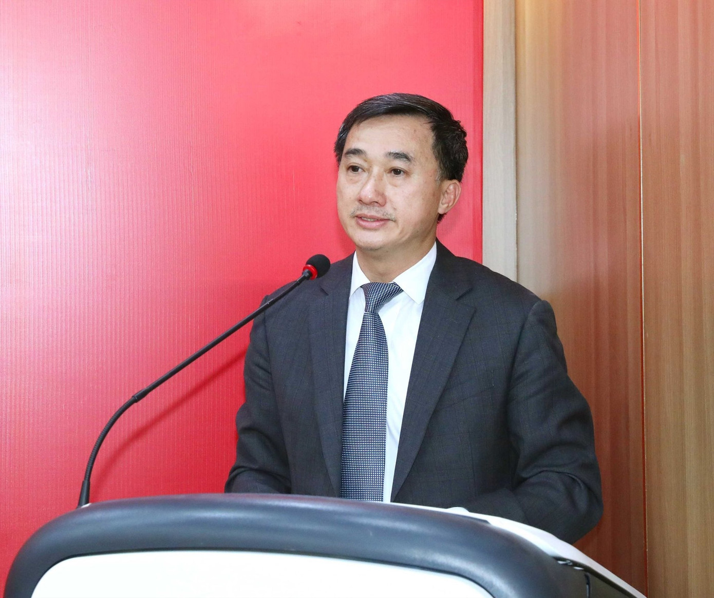 Thứ trưởng Bộ Y tế Trần Văn Thuấn