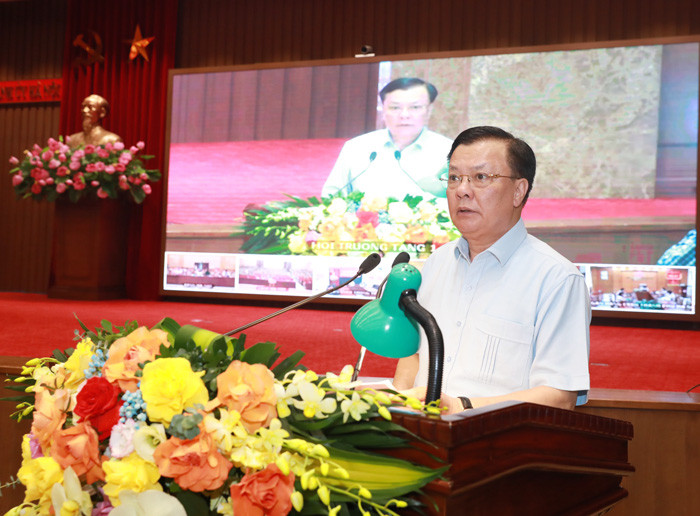 Bí thư Thành ủy Hà Nội Đinh Tiến Dũng phát biểu tại hội nghị ngày 16/8 Bí thư Thành ủy Hà Nội Đinh Tiến Dũng phát biểu tại hội nghị ngày 16/8