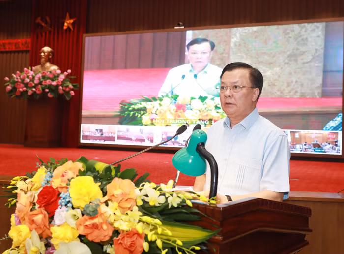 Bí thư Thành ủy Hà Nội Đinh Tiến Dũng phát biểu tại hội nghị ngày 16/8 Bí thư Thành ủy Hà Nội Đinh Tiến Dũng phát biểu tại hội nghị ngày 16/8