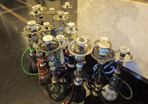 20 bình Shisha bị Đoàn kiểm tra niêm phong thu giữ. Ảnh: Nguyễn Oanh 