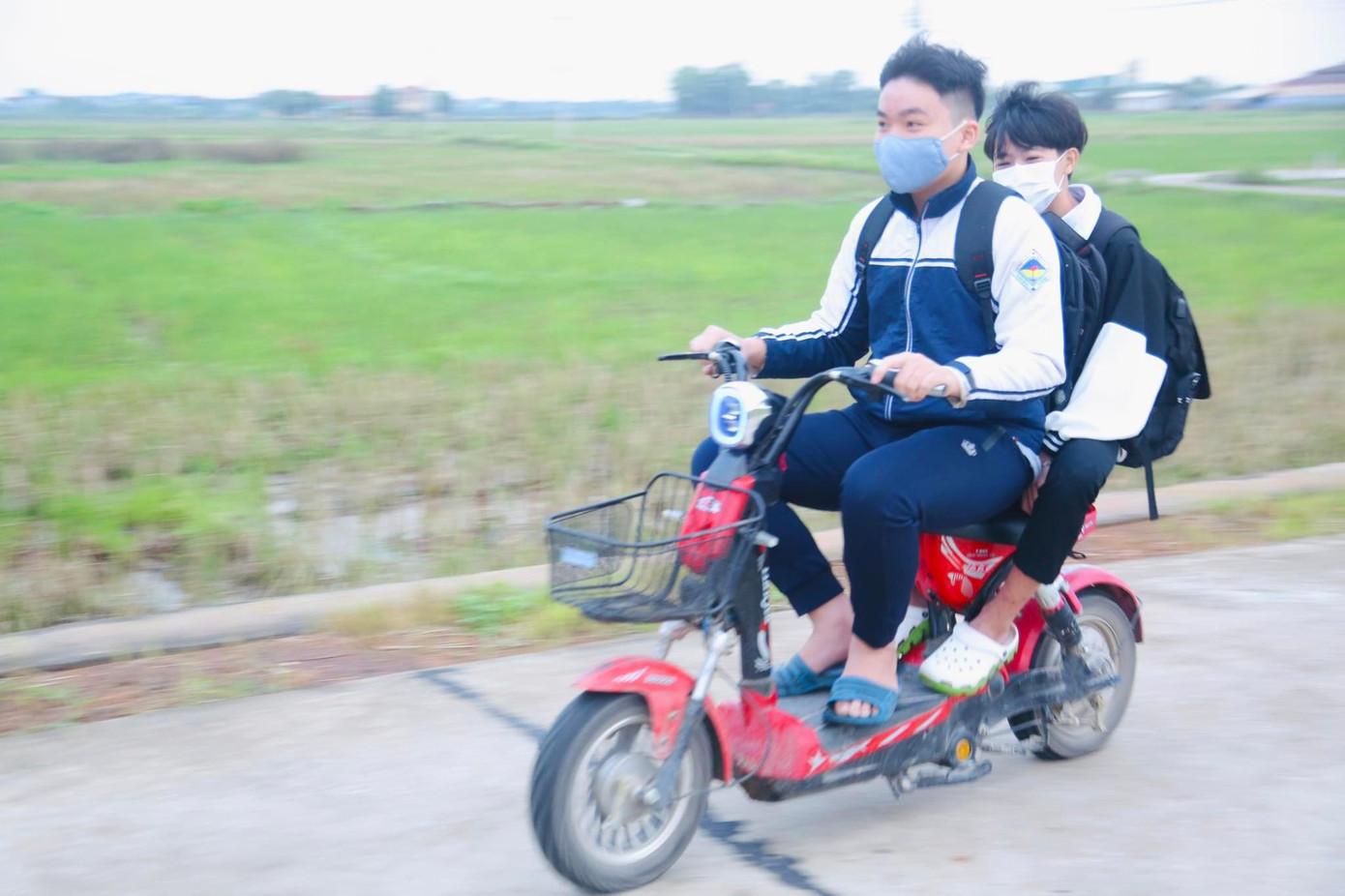 Từ sáng sớm, các học sinh trường THCS Đông Quang đã vui vẻ đến trường