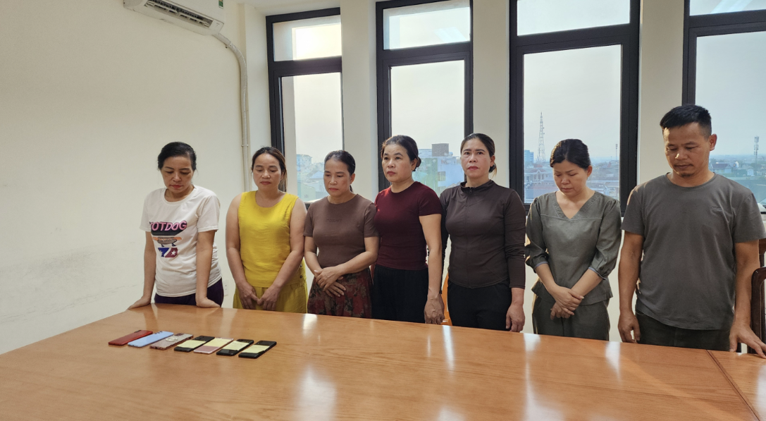 Các đối tượng trong đường dây ghi lô đề bị bắt, truy xét. Ảnh: Anh Tuấn Các đối tượng trong đường dây ghi lô đề bị bắt, truy xét. Ảnh: Anh Tuấn