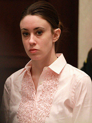 Casey Anthony bị tình nghi giết chết con gái ruột 2 tuổi, bé Caylee Anthony. Nhưng do không đủ chứng cứ, tòa buộc phải xử trắng án cho bà mẹ này.