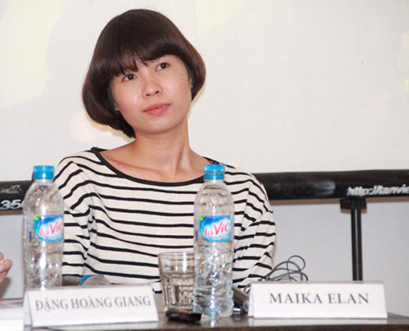 Maika Elan trong một dịp giao lưu với các bạn trẻ về những câu chuyện xung quanh bộ ảnh "Sự lựa chọn màu hồng" . Maika Elan trong một dịp giao lưu với các bạn trẻ về những câu chuyện xung quanh bộ ảnh