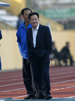 VFF nên mời bầu Hiển làm trưởng đoàn bóng đá VN tại AFF Suzuki Cup 2012?