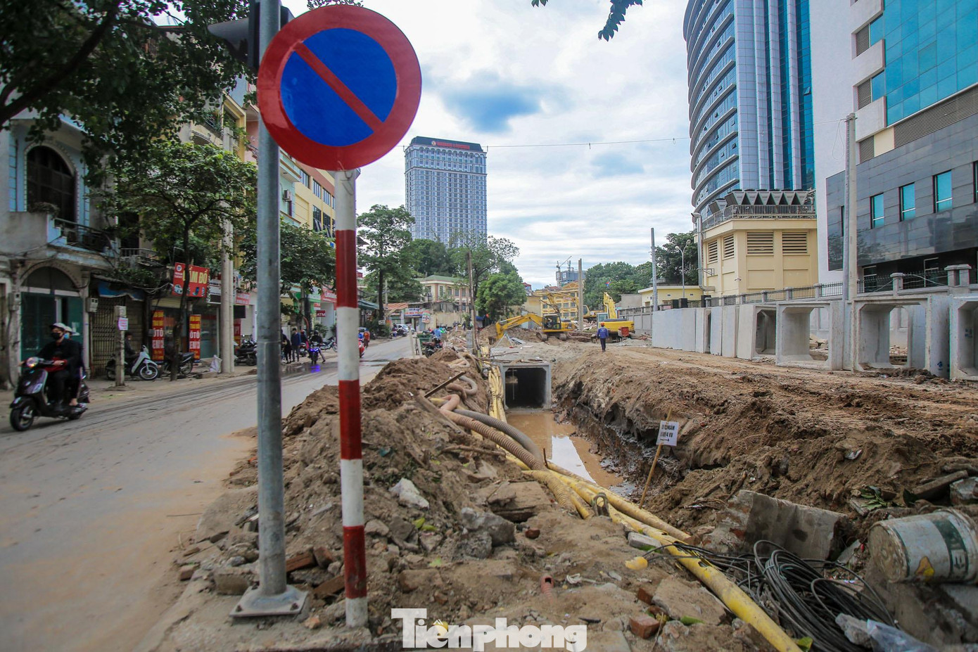 Việc đầu tư xây dựng tuyến đường Huỳnh Thúc Kháng kéo dài nhằm kết nối đường Nguyễn Chí Thanh, Huỳnh Thúc Kháng với các tuyến đường Cầu Giấy, vành đai II, giảm tải lưu lượng tham gia giao thông tại các tuyến đường trên, đặc biệt là giờ cao điểm, hạn chế ùn tắc giao thông.