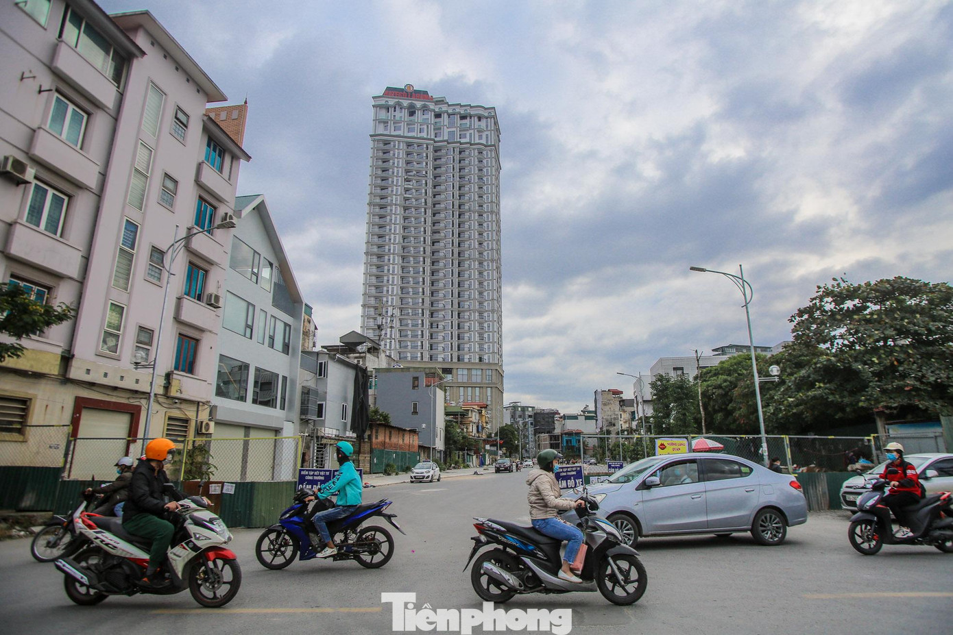 Tổng mức đầu tư dự án khoảng 342 tỷ đồng trong đó chi phí bồi thường, hỗ trợ và tái định cư dự tính khoảng 218 tỷ đồng. Quy mô đầu tư gồm 2 đoạn: Đoạn 1 (từ điểm đầu tuyến đến ranh giới phía Tây Nam khu đất Lãnh sự quán Nga) bề rộng mặt cắt ngang B=30m gồm lòng đường rộng 15m, vỉa hè 2x7,5m. Đoạn 2 (dọc theo ranh giới phía Tây khu đất lãnh sự quán Nga): bề rộng mặt cắt ngang 28,3-30m gồm lòng đường rộng 15m, vỉa hè phía Tây rộng 7,5m, vỉa hè phía Đông rộng từ 5,8 đến 7,5m.