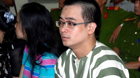 Sau đó, “vì thương bố” (như lời Nghĩa trả lời phỏng vấn) nên Nghĩa đã kháng cáo toàn bộ bản án để kéo dài thời gian sống, được gần gũi thêm một thời gian với người thân. Bố Nguyễn Đức Nghĩa là ông Nguyễn Đức Hùng đã không ngừng nghỉ tìm mọi cách để con mình có thể thoát được tội chết, dù hi vọng đó là vô cùng mong manh