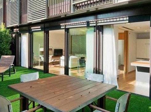 Bàn ghế thư giãn ngoài vườn