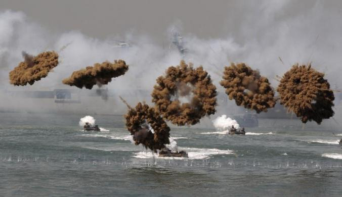 Lực lượng thủy quân lục chiến Hàn Quốc họa động ở vùng biển ngoài khơi Incheon, phía tây Seoul hôm 15/9/2010