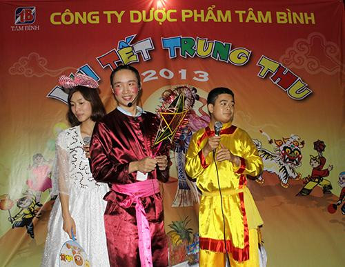 Tiết mục đặc sắc: Chú Cuội, chị Hằng và thằng Bờm mang lại tiếng cười vui vẻ cho các em . Tiết mục đặc sắc: Chú Cuội, chị Hằng và thằng Bờm mang lại tiếng cười vui vẻ cho các em