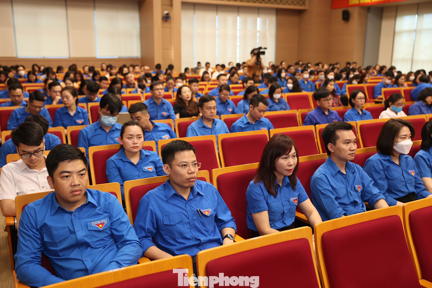 Đoàn viên thanh niên của KTNN, Học viện chính trị quốc gia Hồ Chí Minh, Văn phòng Trung ương Đảng dự trực tiếp tại Hội trường.
