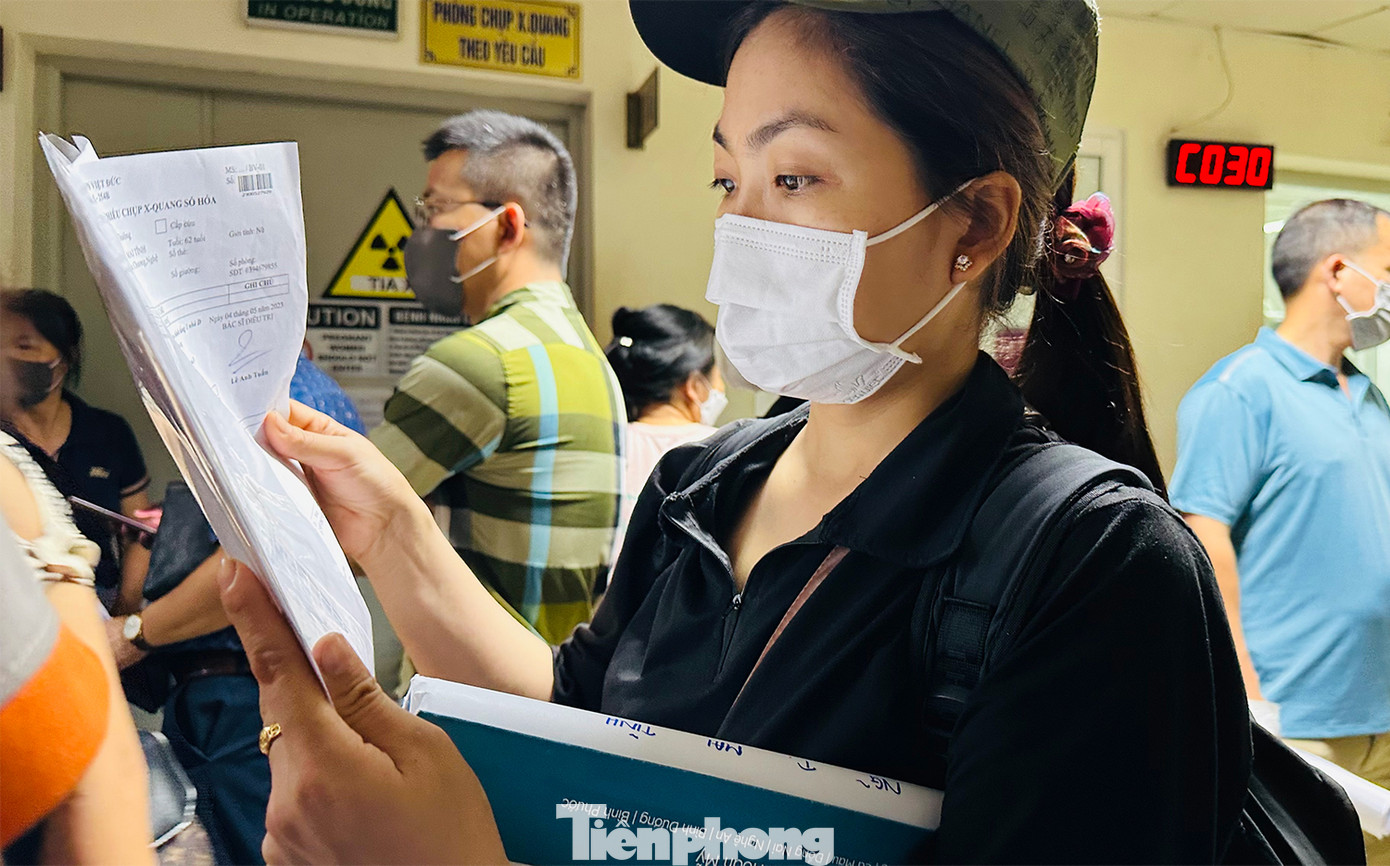 Dịch COVID-19 đang diễn biến phức tạp càng khiến nguy cơ lây nhiễm nơi đông người tăng cao.