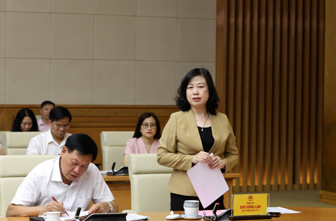 Bộ trưởng Y tế Đào Hồng Lan tại cuộc họp. Ảnh: VGP