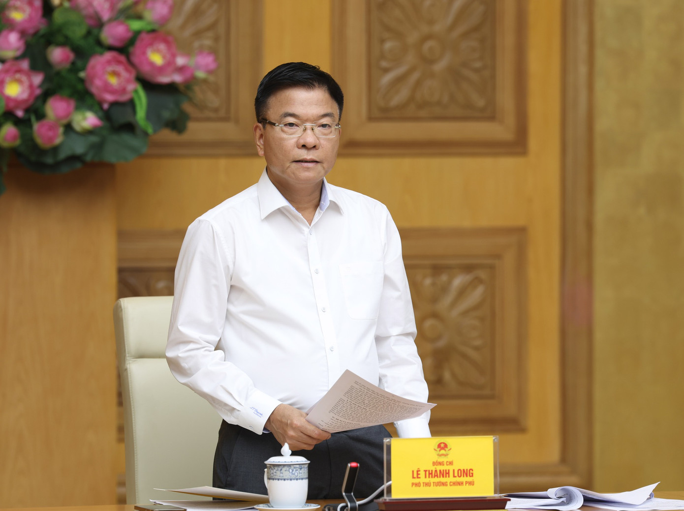 Phó Thủ tướng Lê Thành Long chủ trì cuộc họp. Ảnh: VGP