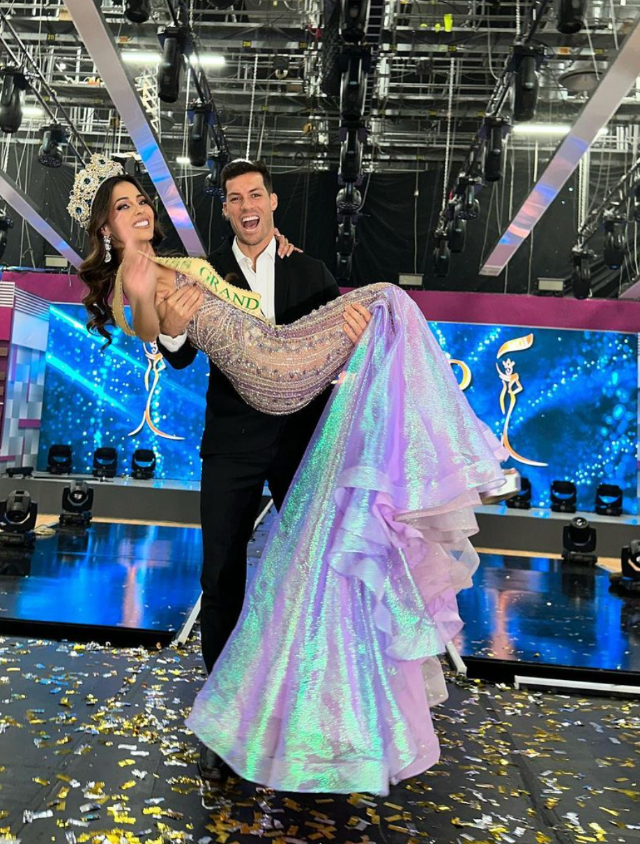 "Tất cả nỗ lực và sự chuẩn bị của em chỉ là khởi đầu. Em xứng đáng với mọi thứ", Patricio Parodi đăng ảnh mừng bạn gái đăng quang Hoa hậu Hòa bình Peru hồi tháng 6.