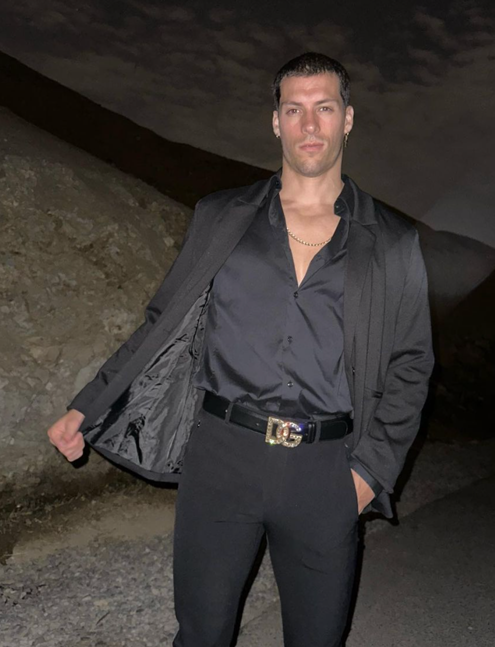 Phong cách thời trang lịch lãm của Patricio Parodi khi tham gia sự kiện.