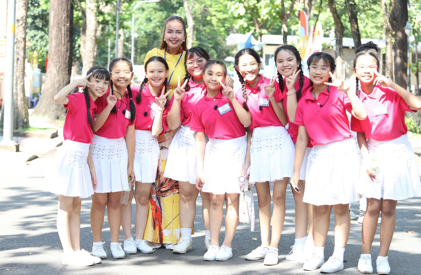 Các nghệ sĩ có mặt từ 3h ngày 27/4, vào đội hình chuẩn bị cho buổi tổng duyệt diễu binh, diễu hành cấp Nhà nước diễn ra lúc 7h trên đường Lê Duẩn (đoạn từ khu vực Thảo Cầm Viên đến Nam Kỳ Khởi Nghĩa), quận 1, TPHCM.