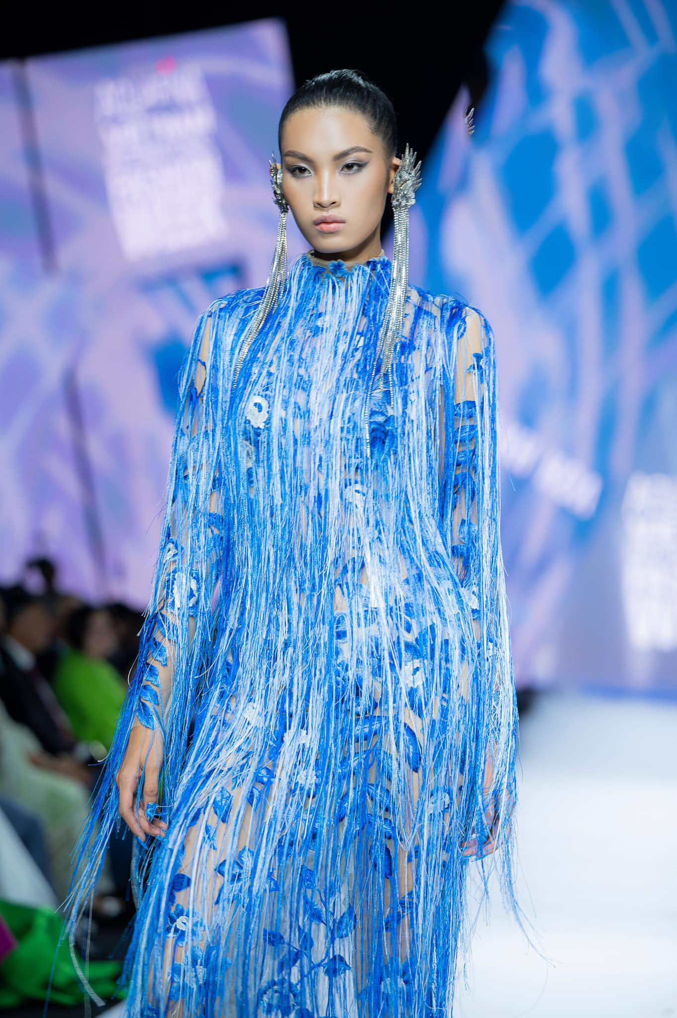 Tại vòng chọn đội, host Nam Trung đặc biệt ấn tượng với lợi thế ngoại hình của Tú Anh, gọi cô là tương lai của thời trang Việt Nam.