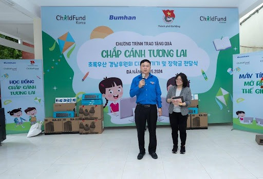 Ông Lê Công Hùng – Phó Chủ tịch Trung ương Hội Sinh viên Việt Nam, Phó Bí thư Thành Đoàn Đà Nẵng, Chủ tịch Hội Sinh viên Việt Nam thành phố Đà Nẵng phát biểu tại sự kiện.