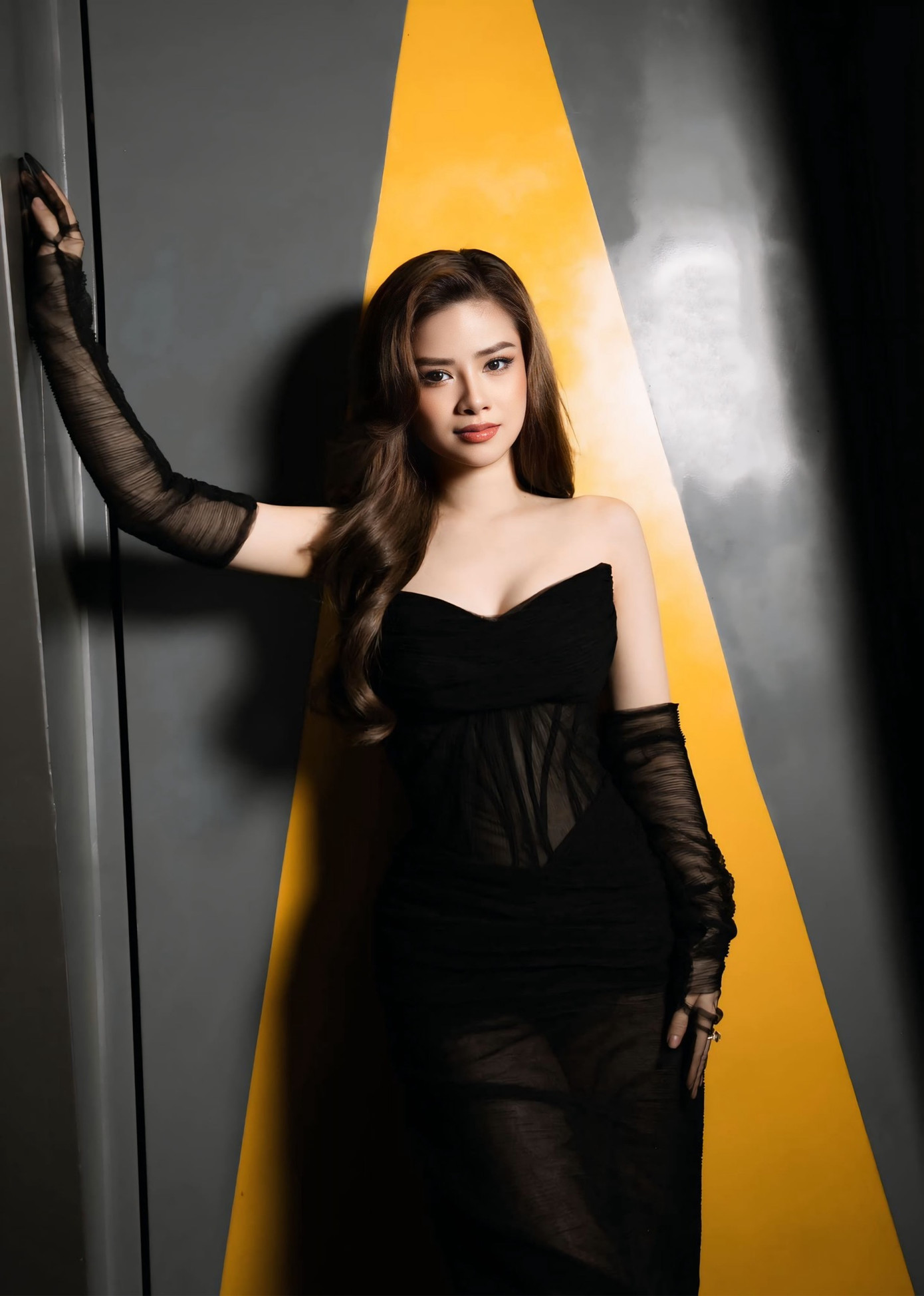 Giọng ca thực lực khác tham gia Chị đẹp mùa một là ca sĩ Dương Hoàng Yến. Cô trở lại sau khi từ chối tham gia mùa đầu. "Lúc đó, tôi không sắp xếp được thời gian. Tôi yêu format chương trình từ nội dung đến thông điệp. Tôi tham gia để khám phá điều mới mẻ trong âm nhạc, mang đến khán giả hình ảnh, chất âm nhạc mới", nữ ca sĩ nói. Giọng ca thực lực khác tham gia Chị đẹp mùa một là ca sĩ Dương Hoàng Yến. Cô trở lại sau khi từ chối tham gia mùa đầu. "Lúc đó, tôi không sắp xếp được thời gian. Tôi yêu format chương trình từ nội dung đến thông điệp. Tôi tham gia để khám phá điều mới mẻ trong âm nhạc, mang đến khán giả hình ảnh, chất âm nhạc mới", nữ ca sĩ nói.