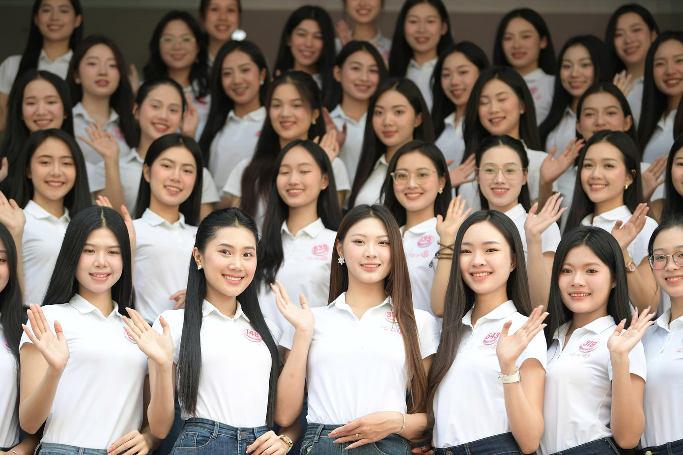 Thí sinh cho biết họ hồi hộp nhưng không kém phần hào hứng khi được &quot;về nhà&quot;. Báo Tiền Phong là đơn vị khởi xướng và tổ chức Hoa hậu Việt Nam. Là những thí sinh bước ra từ cuộc thi sắc đẹp lâu đời và uy tín nhất cả nước, 41 người đẹp đều thấy tự hào.