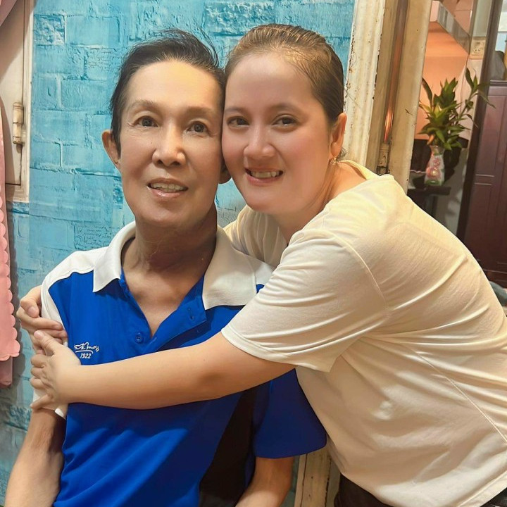 Nghệ sĩ Vũ Linh và con gái trên giấy tờ Hồng Loan.