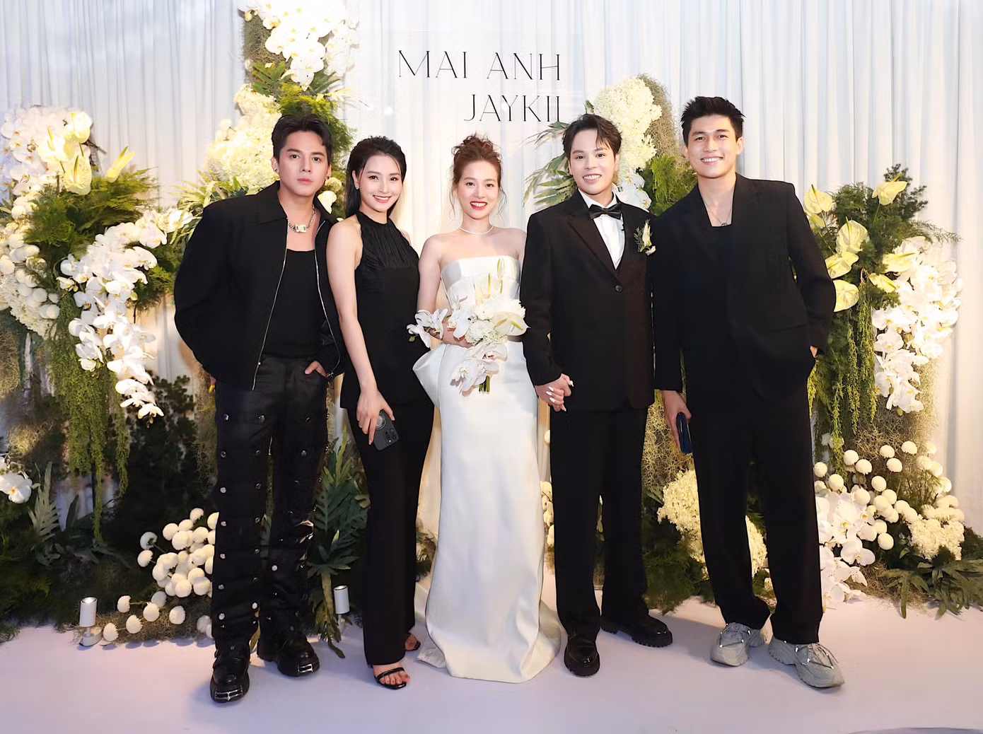 Jaykii và Mai Anh hẹn hò sau khi tham gia chương trình Hẹn hò hoàn mỹ. Trước đó, họ chơi chung nhóm bạn và Jaykii yêu đơn phương nữ người mẫu. Cuối năm 2021, Jaykii và bạn gái đăng ký kết hôn, có con chung là bé Cookie. Hai người làm lễ ăn hỏi và lễ cưới ngày 28/5 tại Lào Cai trước khi tổ chức tiệc tại TPHCM có sự tham gia của nghệ sĩ.