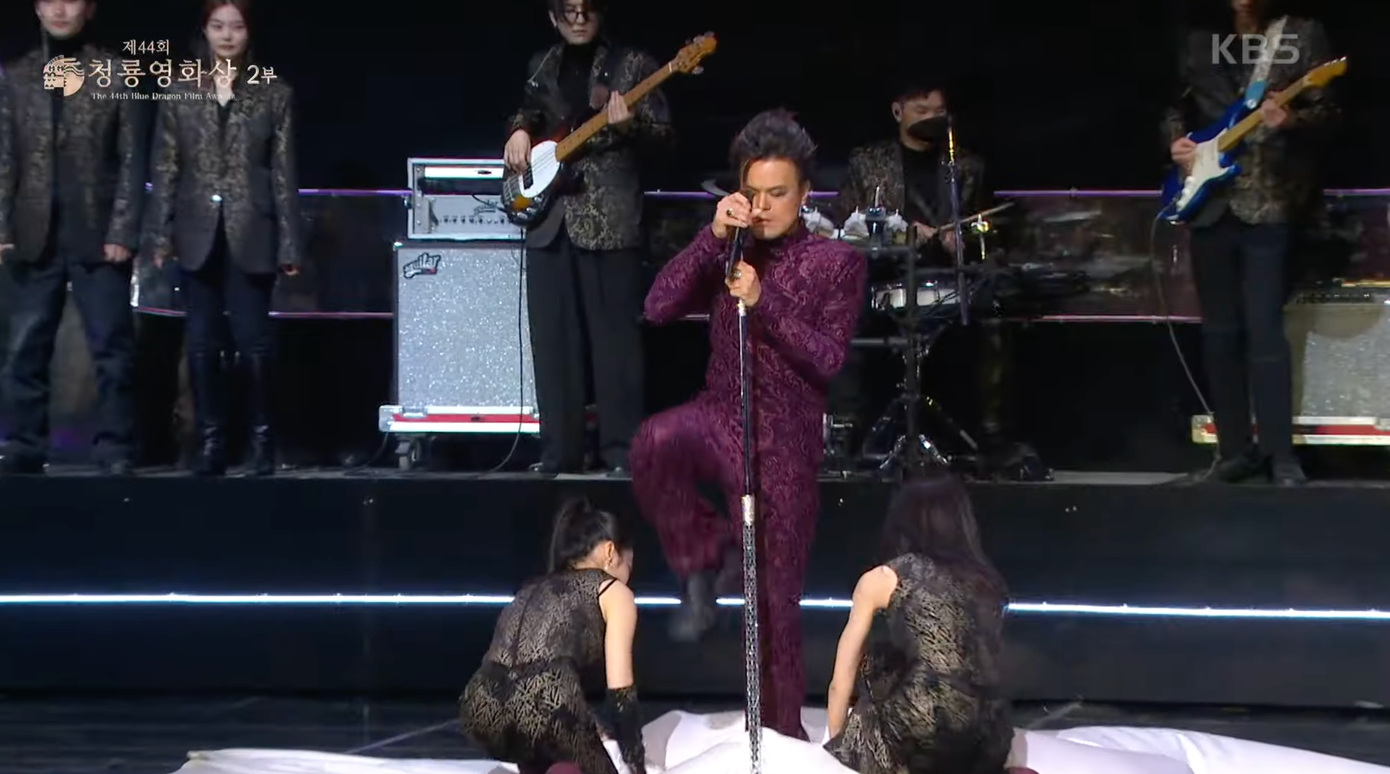 Park Jin Young trên sân khấu Rồng xanh.