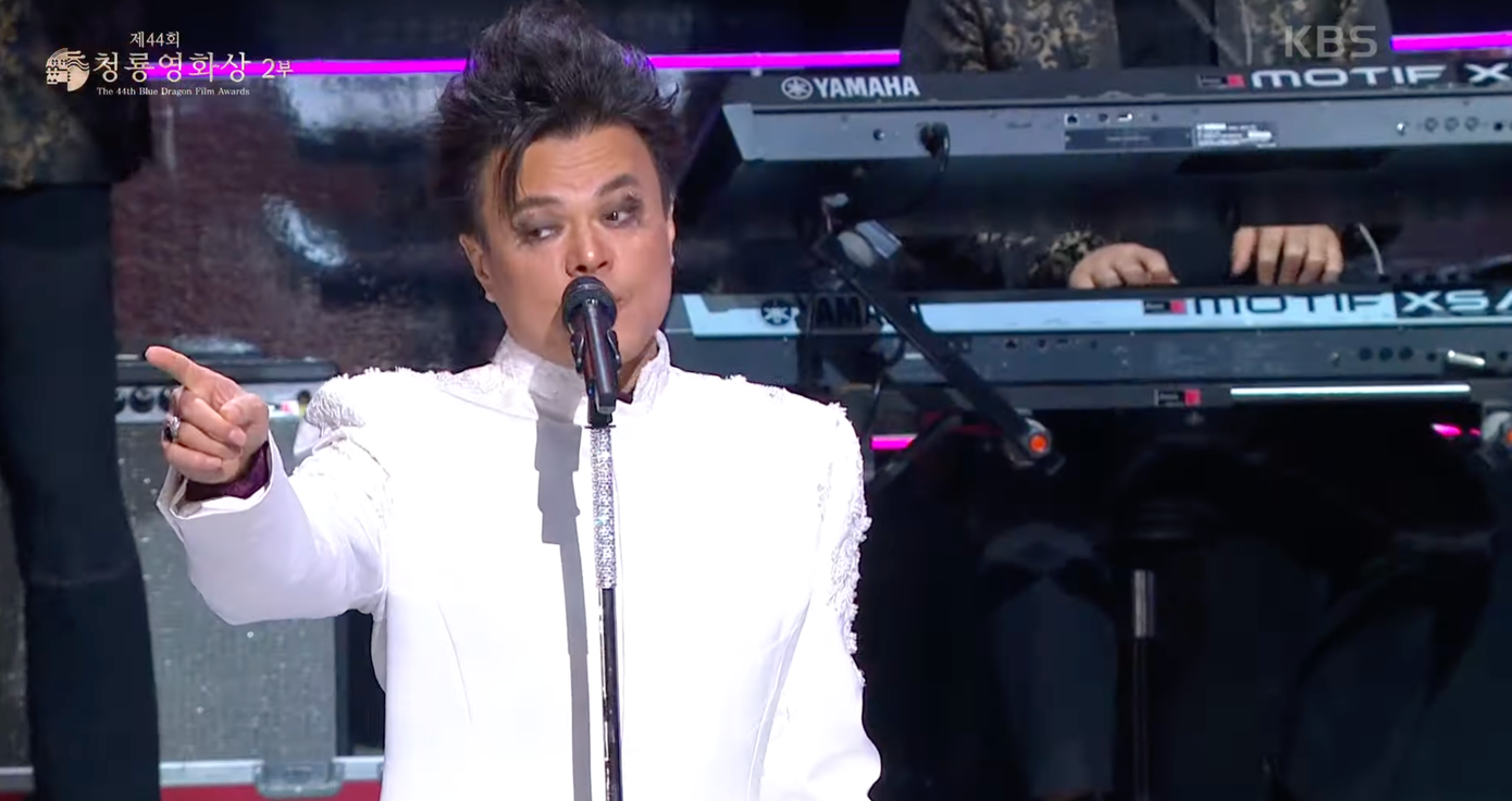 Park Jin Young trên sân khấu Rồng xanh.