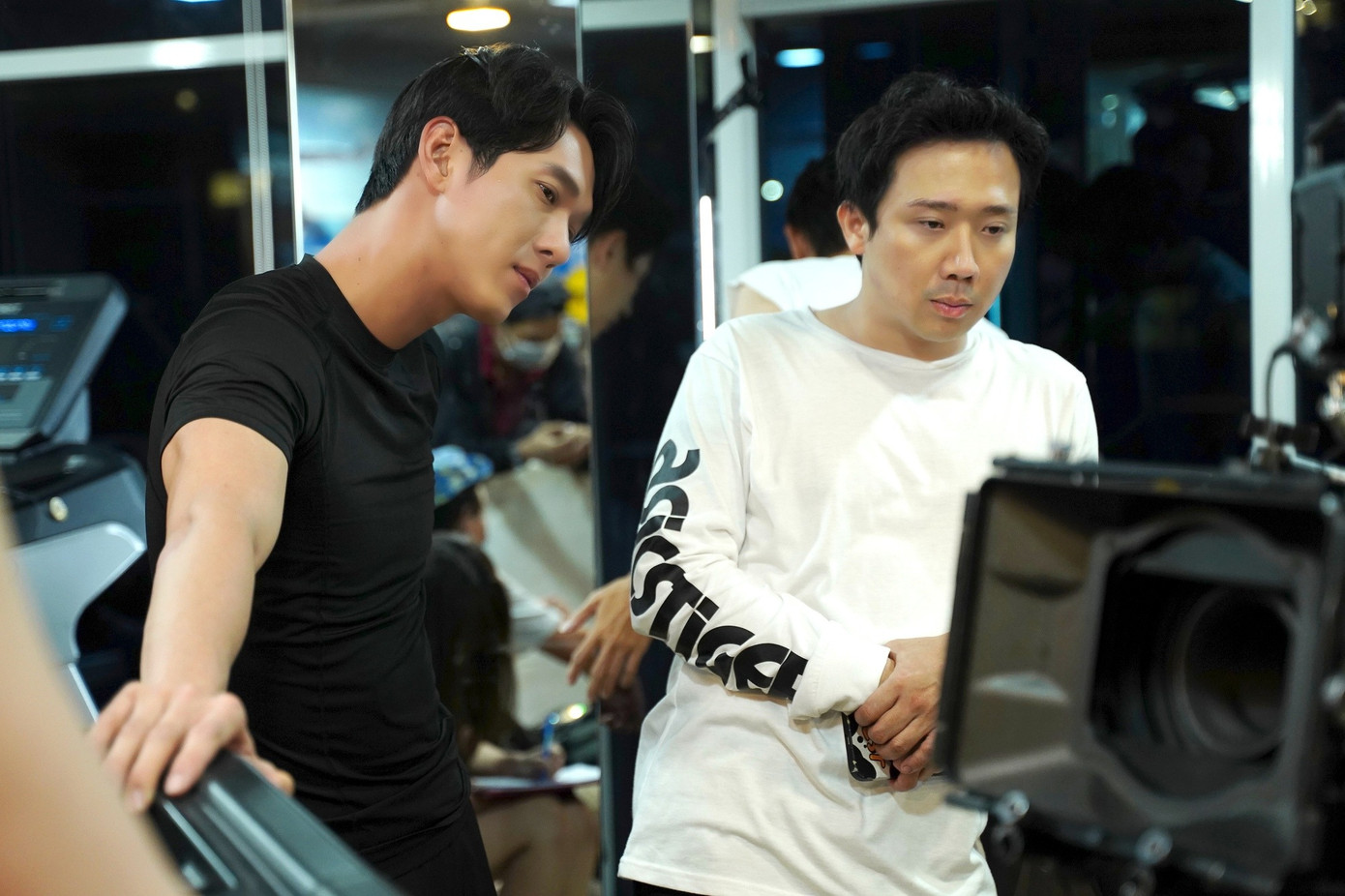 Trấn Thành và Song Luân tranh giải tại Cánh diều Vàng 2023 hạng mục điện ảnh.