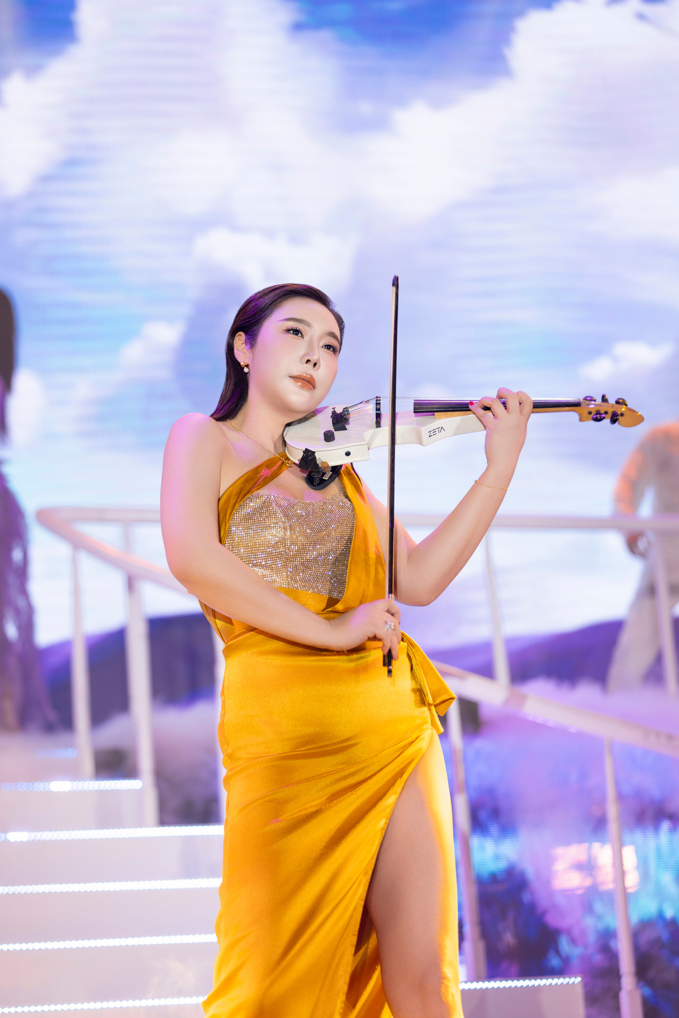 Nghệ sĩ violin Jimmi Ko có màn trình diễn đặc biệt. Khán giả &quot;phiêu&quot; theo ngón đàn điêu luyện của nghệ sĩ đến từ Hàn Quốc.