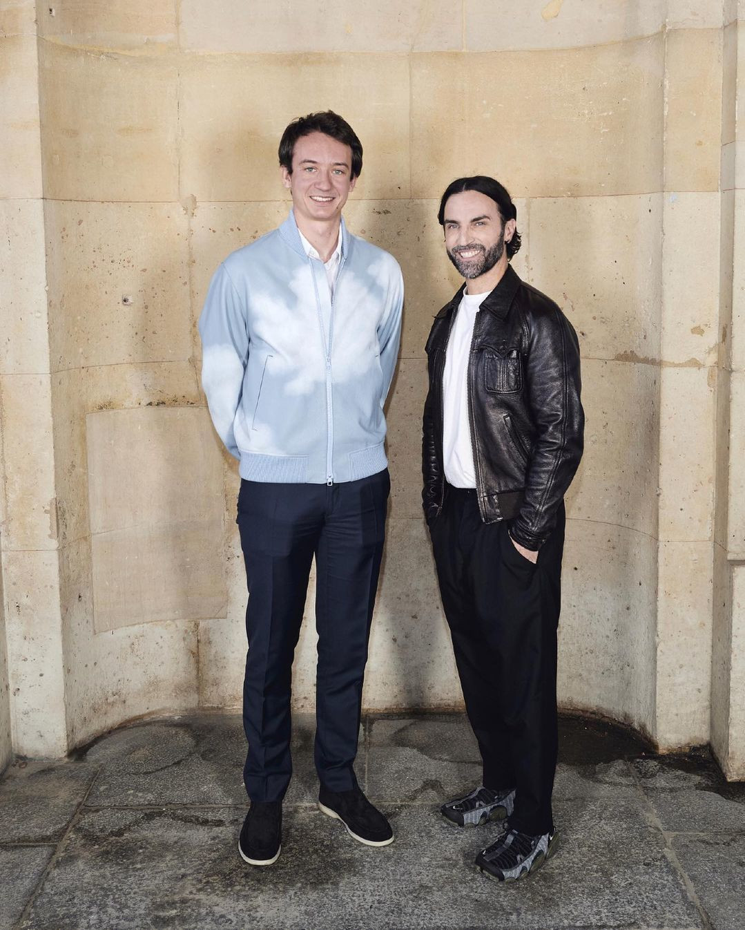 Khoảnh khắc trẻ trung của bạn trai tin đồn Lisa khi không mặc vest hay dự sự kiện doanh nhân. Khoảnh khắc trẻ trung của bạn trai tin đồn Lisa khi không mặc vest hay dự sự kiện doanh nhân.