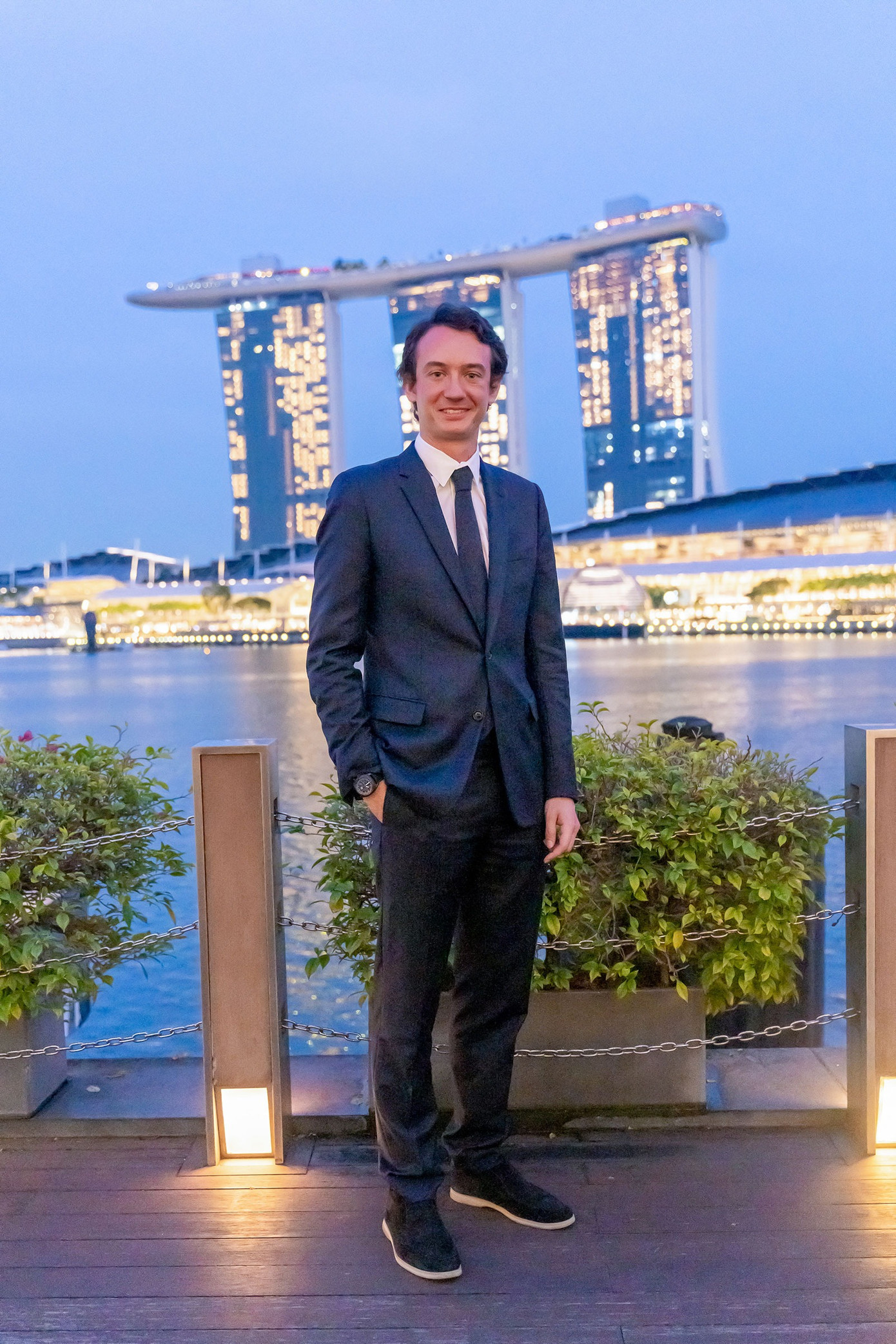 Trước khi trở thành giám đốc điều hành của thương hiệu đồng hồ xa xỉ Tag Heuer, Frédéric Arnault tốt nghiệp đại học danh tiếng École Polytechnique tại Pháp, thực tập tại công ty lớn như Facebook và McKinsey & Company. Trước khi trở thành giám đốc điều hành của thương hiệu đồng hồ xa xỉ Tag Heuer, Frédéric Arnault tốt nghiệp đại học danh tiếng École Polytechnique tại Pháp, thực tập tại công ty lớn như Facebook và McKinsey & Company.