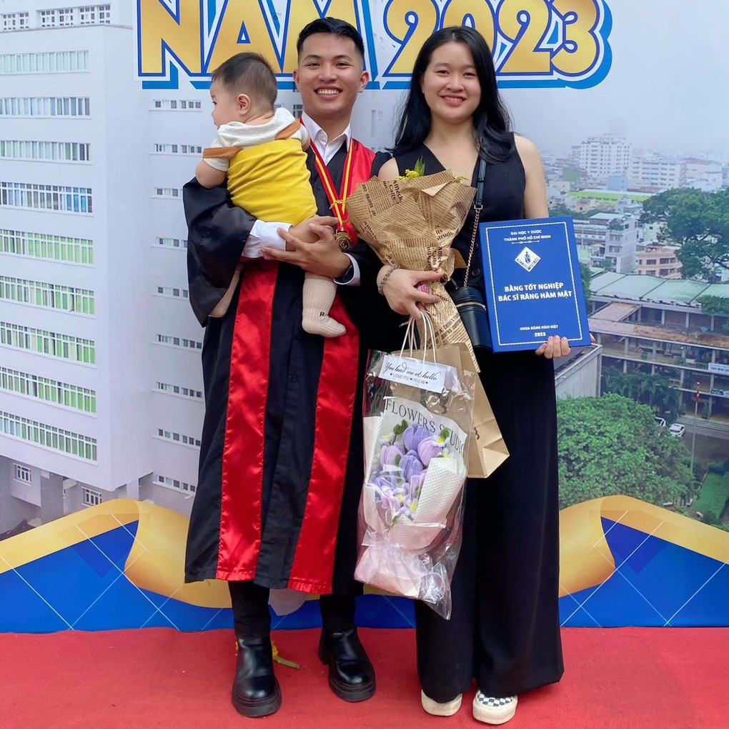 Việt Hương tốt nghiệp dược sĩ, còn Quân là bác sĩ răng hàm mặt (Ảnh: Nhân vật cung cấp).