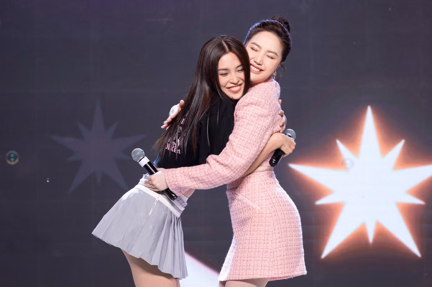 Lê Dương Bảo Lâm và Bảo Thy tại buổi họp fan.