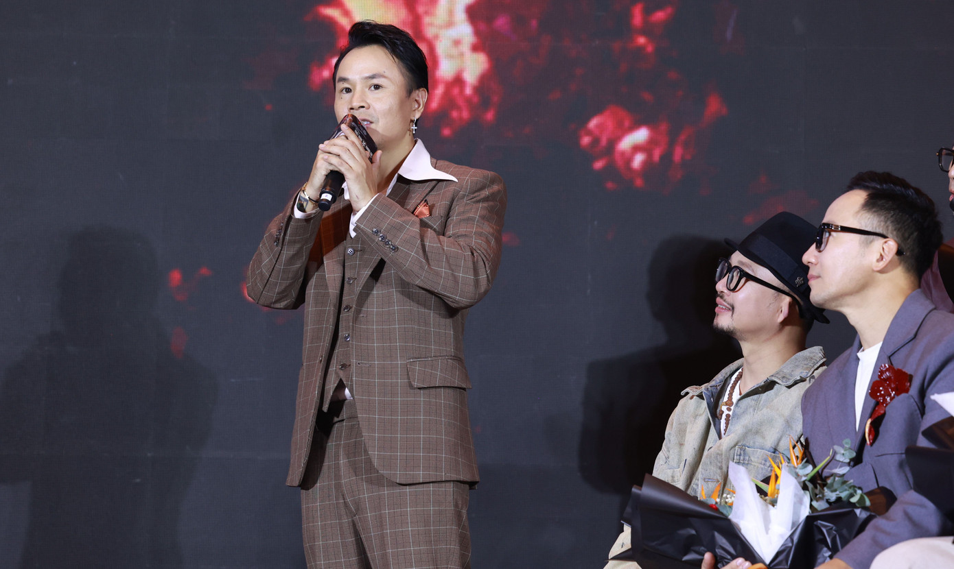 Anh tài Binz tại buổi ra mắt. Anh tài Binz tại buổi ra mắt.