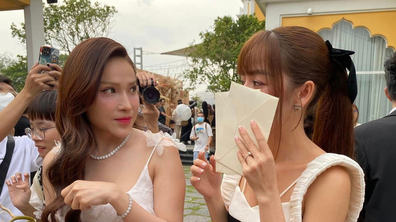 Khoảnh khắc Puka chạm mặt Khả Như tại lễ cưới trở nên viral trên các nền tảng mạng xã hội. Thời gian qua, cả hai vướng nghi vấn &quot;nghỉ chơi&quot;. Lý do xuất phát từ việc Puka không dự bất kỳ bữa tiệc nào trong lễ cưới kéo dài nhiều ngày của Puka. Đặc biệt, trong ngày vui của Puka, Khả Như có chia sẻ đáng chú ý trên trang cá nhân: &quot;Có phải niềm vui mỗi ngày là thấy những người mình yêu thương luôn hạnh phúc đúng không. Và Mèo (biệt danh của Khả Như) cũng hạnh phúc&quot;.