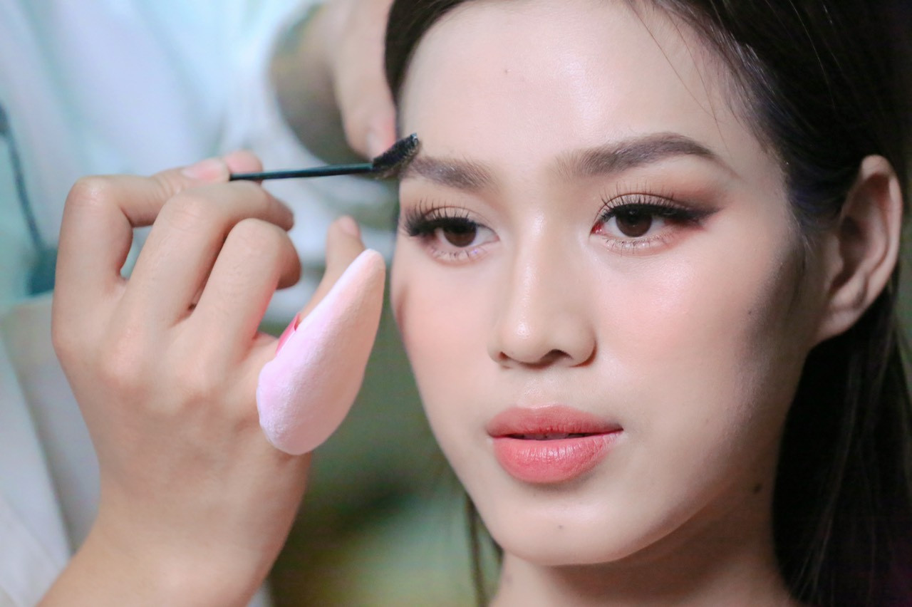 Theo Đỗ Thị Hà, điều cô tiếc nuối trong nhiệm kỳ là có quá ít thời gian cho cá nhân và cộng đồng. "Tôi đăng quang trong thời gian dịch diễn ra phức tạp, hai lần thi Miss World. Tôi thấy mình hơi thiệt thòi nhưng cảm giác khó khăn, trắc trở để lại cho tôi nhiều cơ hội. Tôi luôn trân trọng những điều đã qua", cô nói thêm.