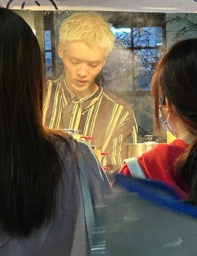 Hình ảnh Từ Bỉnh Siêu trước và sau khi rời giới giải trí.