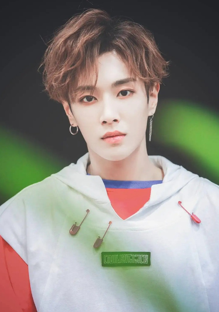 Hình ảnh Từ Bỉnh Siêu trước và sau khi rời giới giải trí.